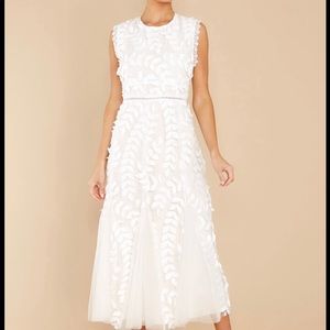 Floral appliqué white midi dress